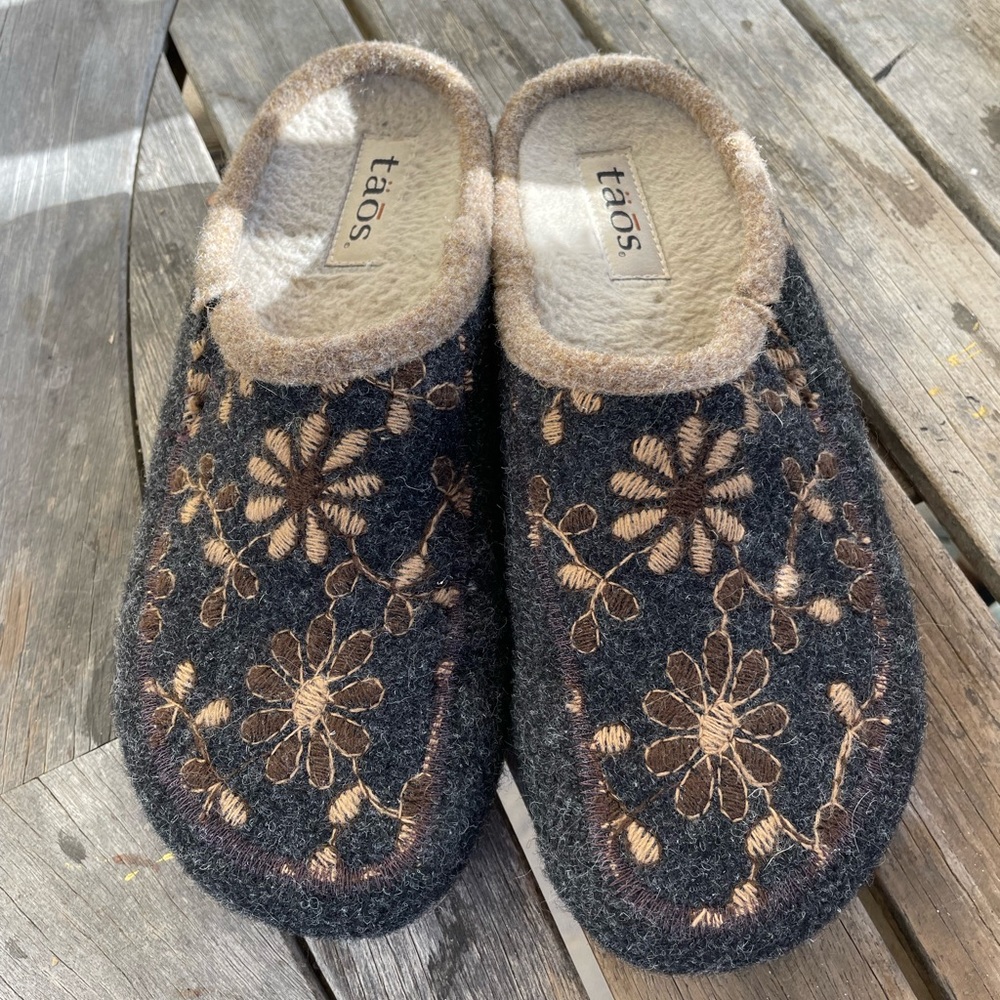 Taos woolderness II fleece lined clogs size 40